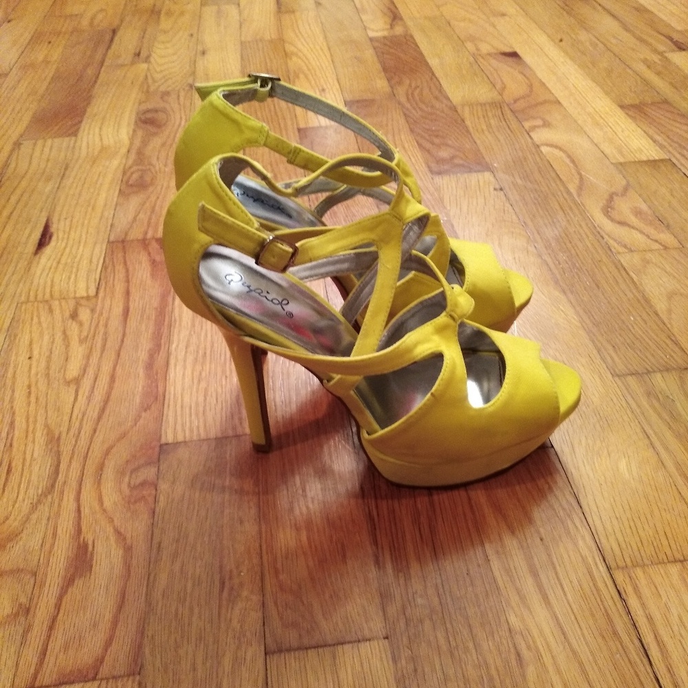 Heels - Picture 2 of 3